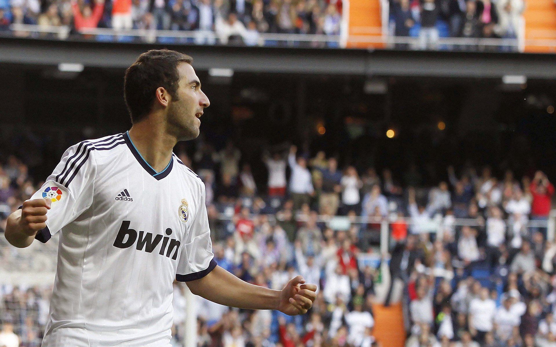 _快船在主场迎战劲敌，奋勇拼搏_，快船主场叫啥